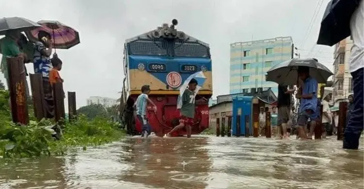 পাঁচ দিন বন্ধ থাকার পর চট্টগ্রাম-কক্সবাজার রুটে চলছে ট্রেন
