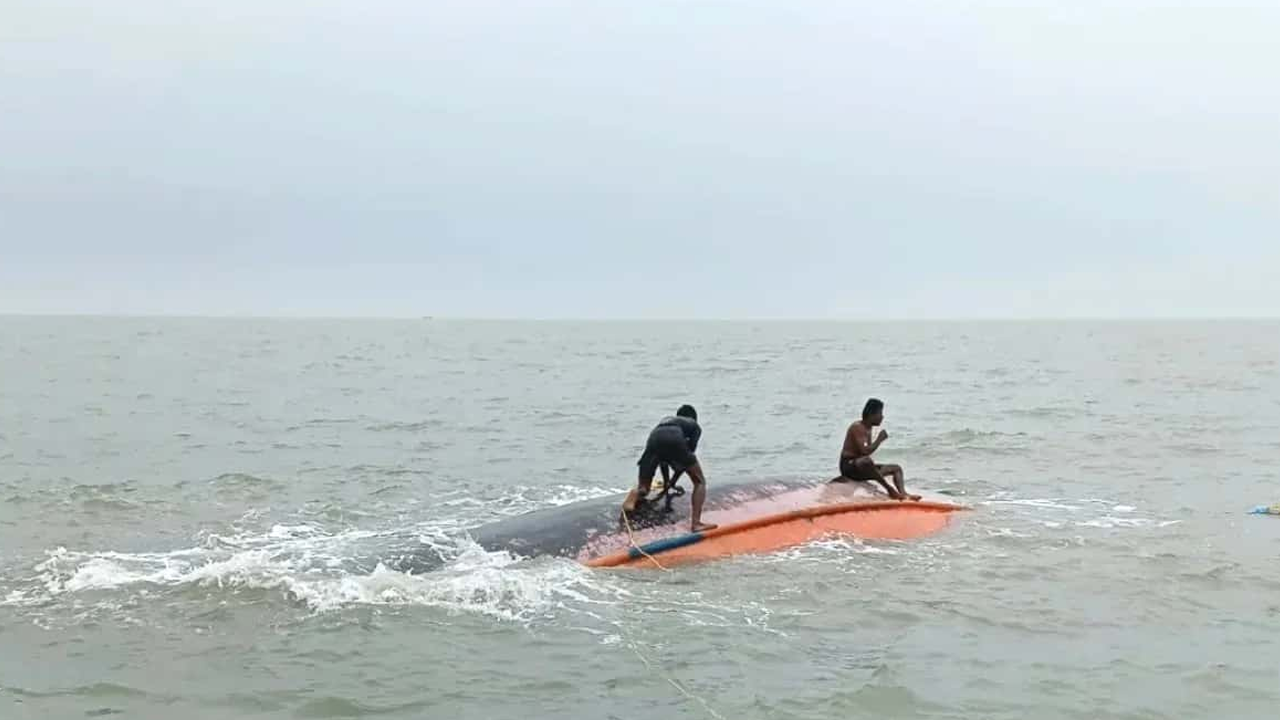 বঙ্গোপসাগরে নিখোঁজ ট্রলার থেকে ৯ জেলের মরদেহ উদ্ধার