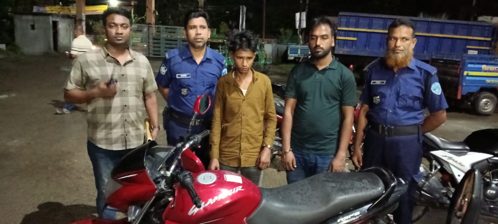 চোরাই মোটরসাইকেলসহ চোর চক্রের দুই সদস্য গ্রেপ্তার